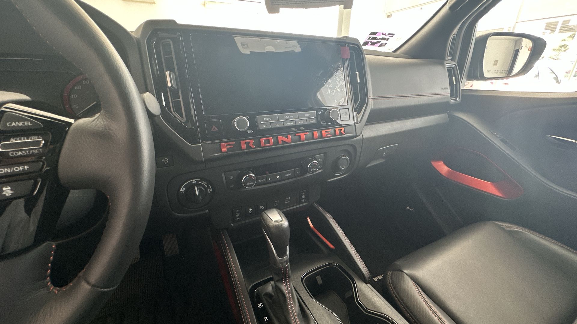 2025 Nissan FRONTIER 4P PRO-4X V63.8 AUT 4X4