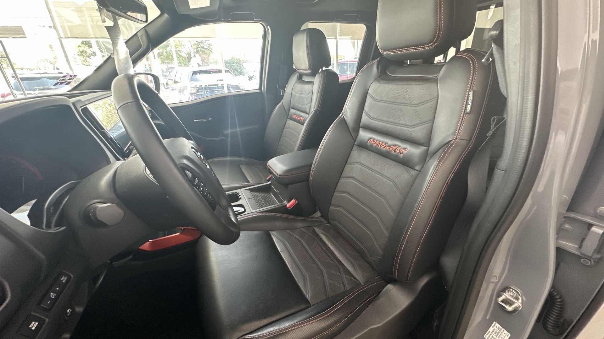 2025 Nissan FRONTIER 4P PRO-4X V63.8 AUT 4X4